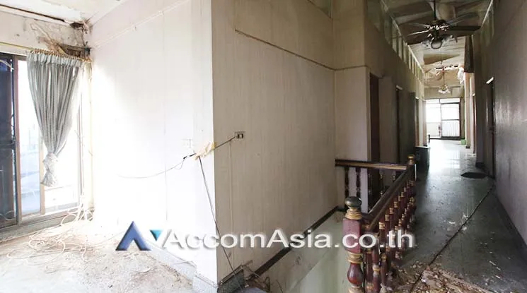 unit Office space For Rent in Ploenchit, Bangkok  near BTS Ploenchit (AA18677)